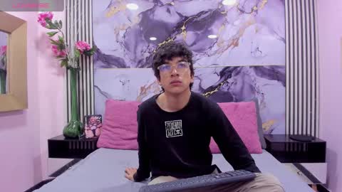 Snapshot of desire_ecstasy chatting on October 8, 1:09 pm desire_ecstasy online show from October 8, 1:09 pm