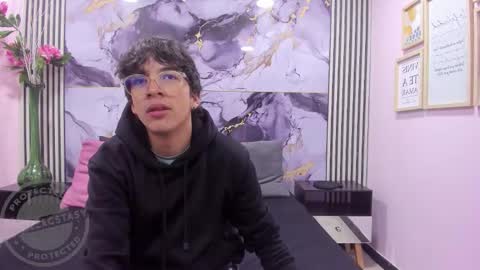 Snapshot of desire_ecstasy chatting on October 14, 12:50 pm desire_ecstasy online show from October 14, 12:50 pm