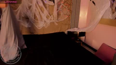 Snapshot of desire_ecstasy chatting on October 28, 1:03 pm desire_ecstasy online show from October 28, 1:03 pm