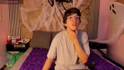 Snapshot of desire_ecstasy chatting on November 1, 1:24 pm desire_ecstasy online show from November 1, 1:24 pm