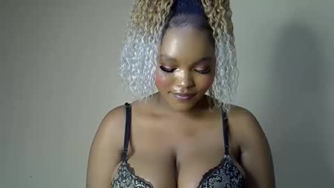 Snapshot of desiredahlia33 chatting on February 17, 9:32 pm desiredahlia33 online show from February 17, 9:32 pm