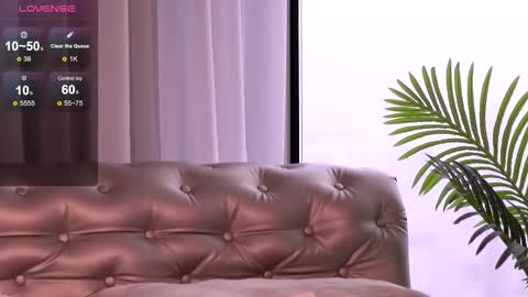 Mia online show from November 21, 6:01 am