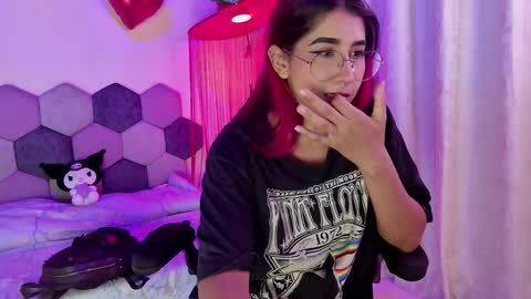 TORI AND MR. BEAR online show from March 19, 5:50 pm