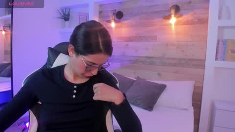 Snapshot of desireee_ chatting on February 21, 12:28 pm desire online show from February 21, 12:28 pm