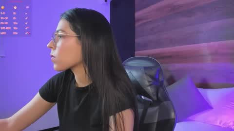 Snapshot of desireee_ chatting on March 16, 12:31 pm desire online show from March 16, 12:31 pm