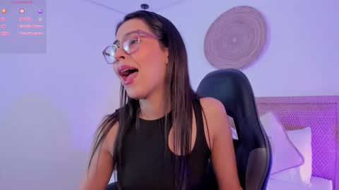 Snapshot of desireee_ chatting on March 21, 12:21 pm desire online show from March 21, 12:21 pm