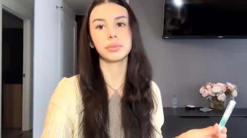 Snapshot of desireefolino chatting on February 2, 8:02 am desireefolino online show from February 2, 8:02 am