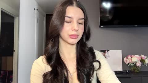 Snapshot of desireefolino chatting on February 5, 7:13 am desireefolino online show from February 5, 7:13 am