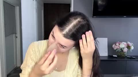 Snapshot of desireefolino chatting on February 7, 8:07 am desireefolino online show from February 7, 8:07 am