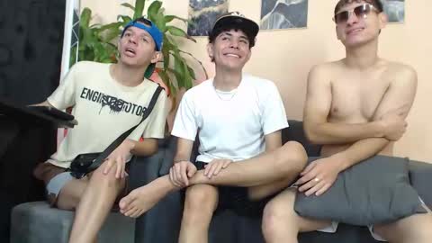 Snapshot of desiresofolympus_ chatting on March 6, 8:27 pm desiresofolympus_ online show from March 6, 8:27 pm