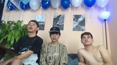 Snapshot of desiresofolympus_ chatting on March 9, 8:24 pm desiresofolympus_ online show from March 9, 8:24 pm