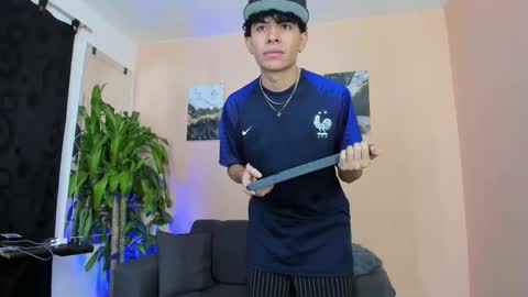 Snapshot of desiresofolympus_ chatting on March 25, 9:10 pm desiresofolympus_ online show from March 25, 9:10 pm