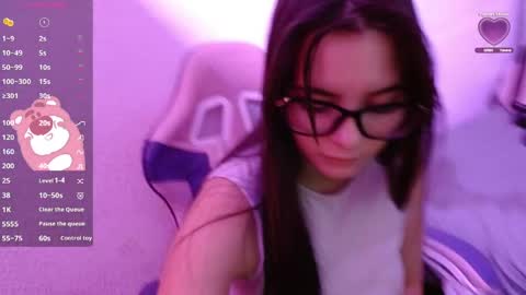 destinya_ online show from May 24, 11:15 am