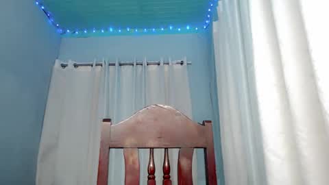 Snapshot of destinyroxie chatting on December 10, 3:41 am ROXIE online show from December 10, 3:41 am