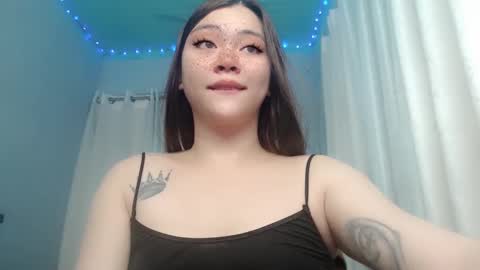 Snapshot of destinyroxie chatting on December 31, 1:04 am ROXIE online show from December 31, 1:04 am