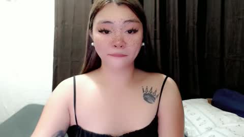 Snapshot of destinyroxie chatting on November 3, 8:04 am ROXIE online show from November 3, 8:04 am