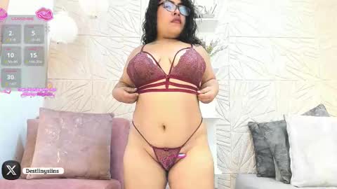 Snapshot of destinysins chatting on January 17, 1:49 pm Destinysins online show from January 17, 1:49 pm