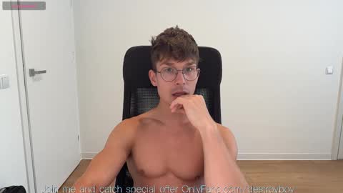 Snapshot of destroy_boy chatting on October 6, 8:23 am INSTAGRAM justmichaelross online show from October 6, 8:23 am