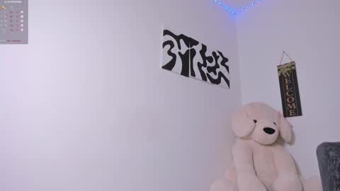 desty_y online show from December 3, 1:57 am