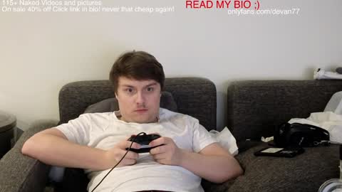 Snapshot of devantheplug chatting on December 14, 2:45 am Devan online show from December 14, 2:45 am