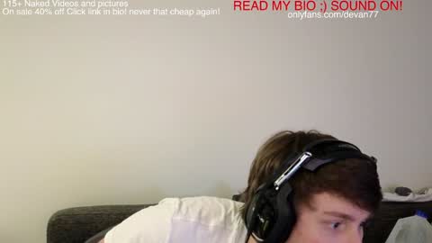 Snapshot of devantheplug chatting on December 14, 3:04 pm Devan online show from December 14, 3:04 pm