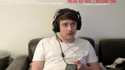 Snapshot of devantheplug chatting on December 15, 2:27 pm Devan online show from December 15, 2:27 pm