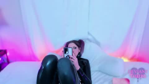 Snapshot of deviantxxxdarling chatting on December 13, 2:10 am Lady Lydia aka DeviantxDarling online show from December 13, 2:10 am