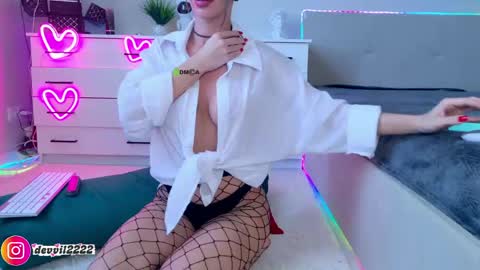 Devill2222 online show from May 17, 8:12 am