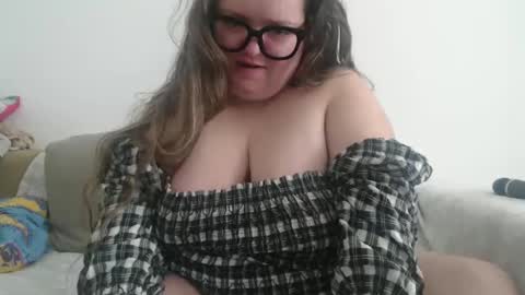 Snapshot of devilschick chatting on February 24, 1:09 pm DevilsChick -- OF online show from February 24, 1:09 pm