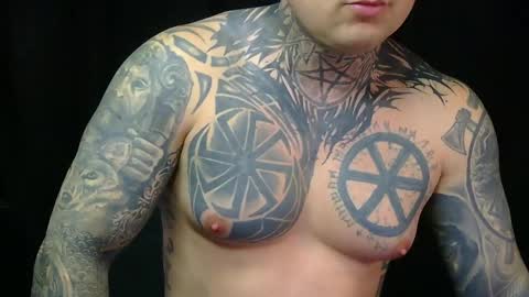 Snapshot of devilwithtats chatting on March 31, 10:59 am Lucian online show from March 31, 10:59 am