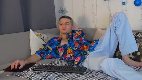 Snapshot of devin_ho chatting on December 26, 7:45 am devin_ho online show from December 26, 7:45 am