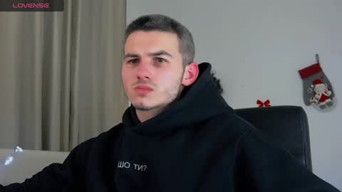 Snapshot of devin_ho chatting on December 30, 7:42 pm devin_ho online show from December 30, 7:42 pm