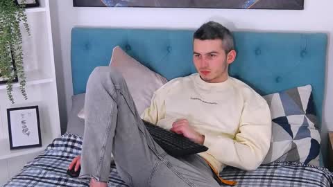 Snapshot of devin_ho chatting on January 25, 11:00 pm devin_ho online show from January 25, 11:00 pm