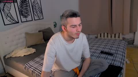 Snapshot of devin_ho chatting on January 30, 8:21 pm devin_ho online show from January 30, 8:21 pm