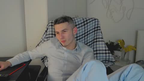 Snapshot of devin_ho chatting on February 12, 1:52 am devin_ho online show from February 12, 1:52 am