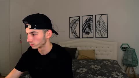 Snapshot of devin_ho chatting on February 21, 9:32 pm devin_ho online show from February 21, 9:32 pm