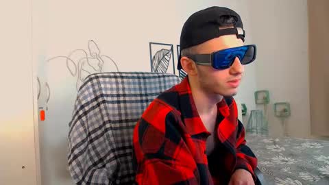 Snapshot of devin_ho chatting on February 23, 12:19 am devin_ho online show from February 23, 12:19 am