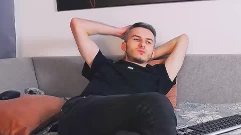 Snapshot of devin_ho chatting on December 22, 8:06 pm devin_ho online show from December 22, 8:06 pm