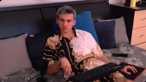 Snapshot of devin_ho chatting on January 8, 10:34 pm devin_ho online show from January 8, 10:34 pm