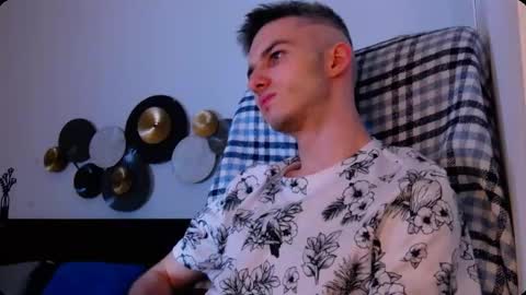 Snapshot of devin_ho chatting on January 11, 12:59 am devin_ho online show from January 11, 12:59 am