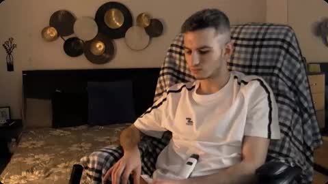 Snapshot of devin_ho chatting on January 12, 12:21 pm devin_ho online show from January 12, 12:21 pm