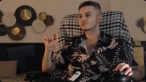 Snapshot of devin_ho chatting on January 13, 12:43 pm devin_ho online show from January 13, 12:43 pm