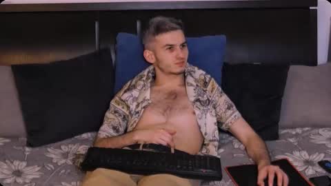 Snapshot of devin_ho chatting on January 14, 8:31 am devin_ho online show from January 14, 8:31 am