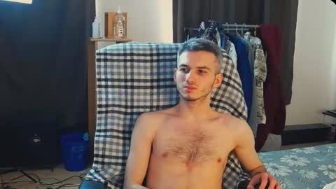 Snapshot of devin_ho chatting on January 17, 9:25 am devin_ho online show from January 17, 9:25 am