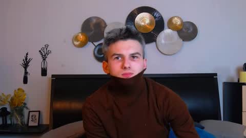 Snapshot of devin_ho chatting on February 3, 3:17 pm devin_ho online show from February 3, 3:17 pm