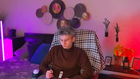 Snapshot of devin_ho chatting on February 9, 5:06 pm devin_ho online show from February 9, 5:06 pm