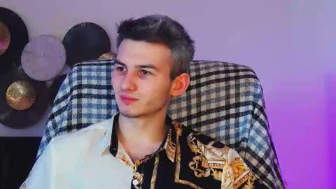 Snapshot of devin_ho chatting on February 13, 7:04 am devin_ho online show from February 13, 7:04 am