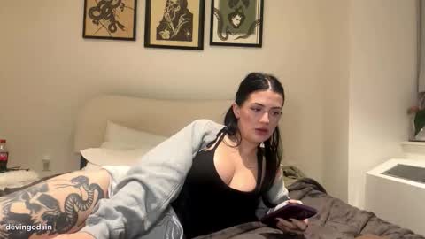 Snapshot of devingodsin chatting on December 13, 11:54 pm Devin online show from December 13, 11:54 pm