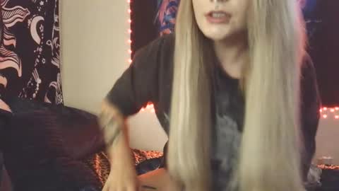 Snapshot of devyn_winter chatting on March 30, 5:25 pm devyn winter online show from March 30, 5:25 pm