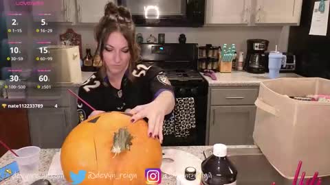 Devyn Reign online show from October 31, 12:44 am